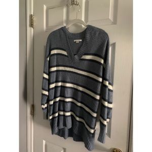 American Eagle Oversized V-neck Sweater Small